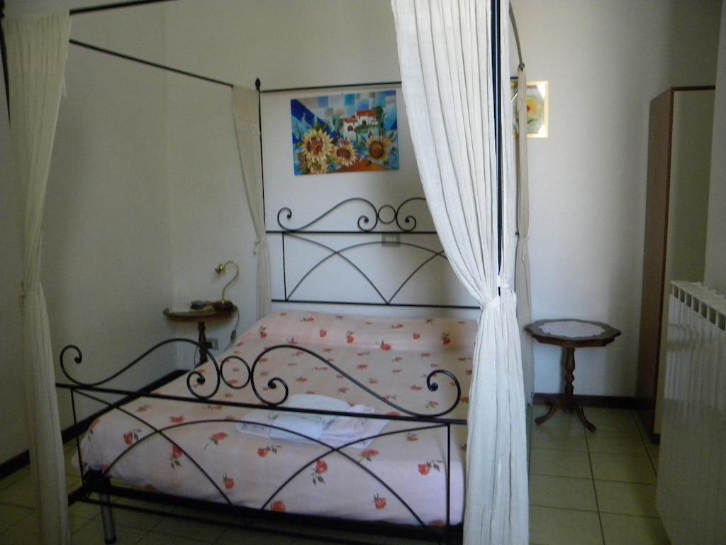 Le Petit Fleur Hotel Bareggio Room photo